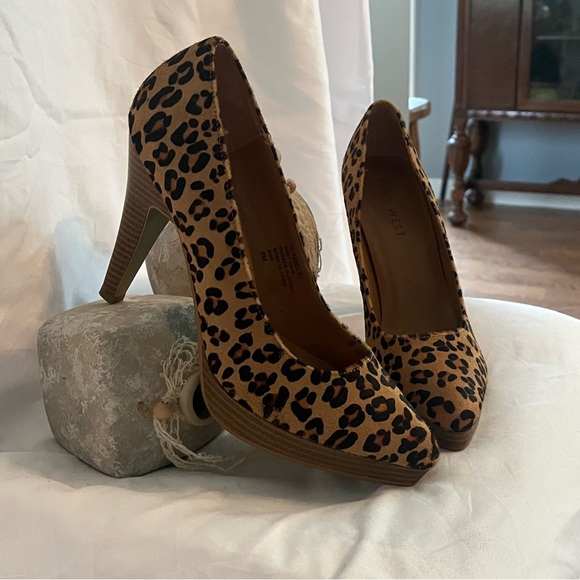 EUC Woman’s Nine West 8M stiletto shoe. $25 - Picture 4 of 8